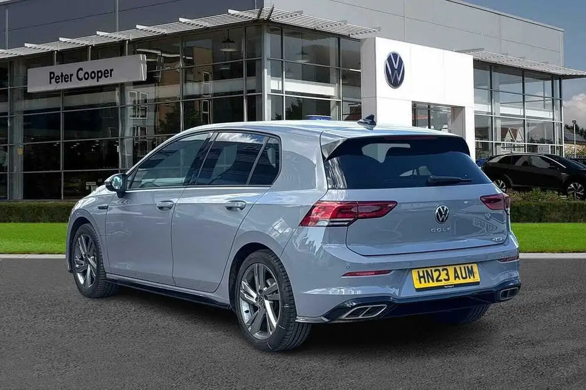 2023-volkswagen-golf-15-etsi-r-line-hatchback-big-2