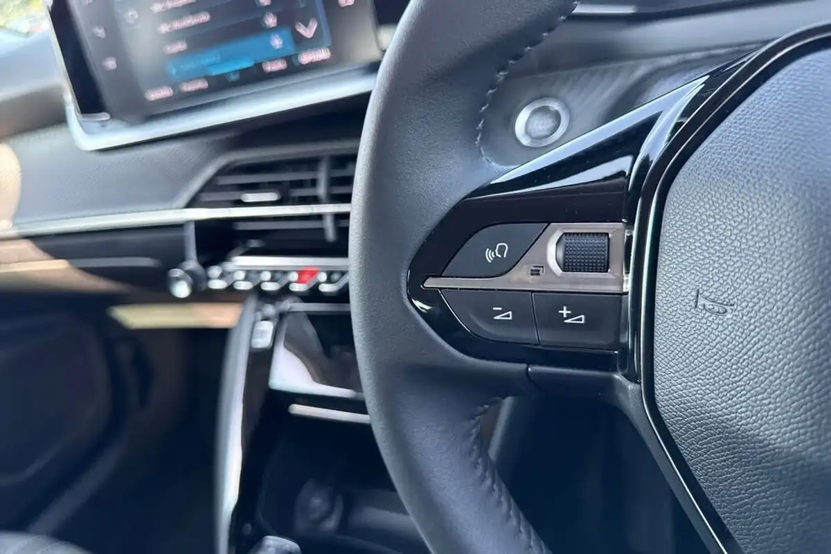 2021-peugeot-2008-suv-e-allure-big-38