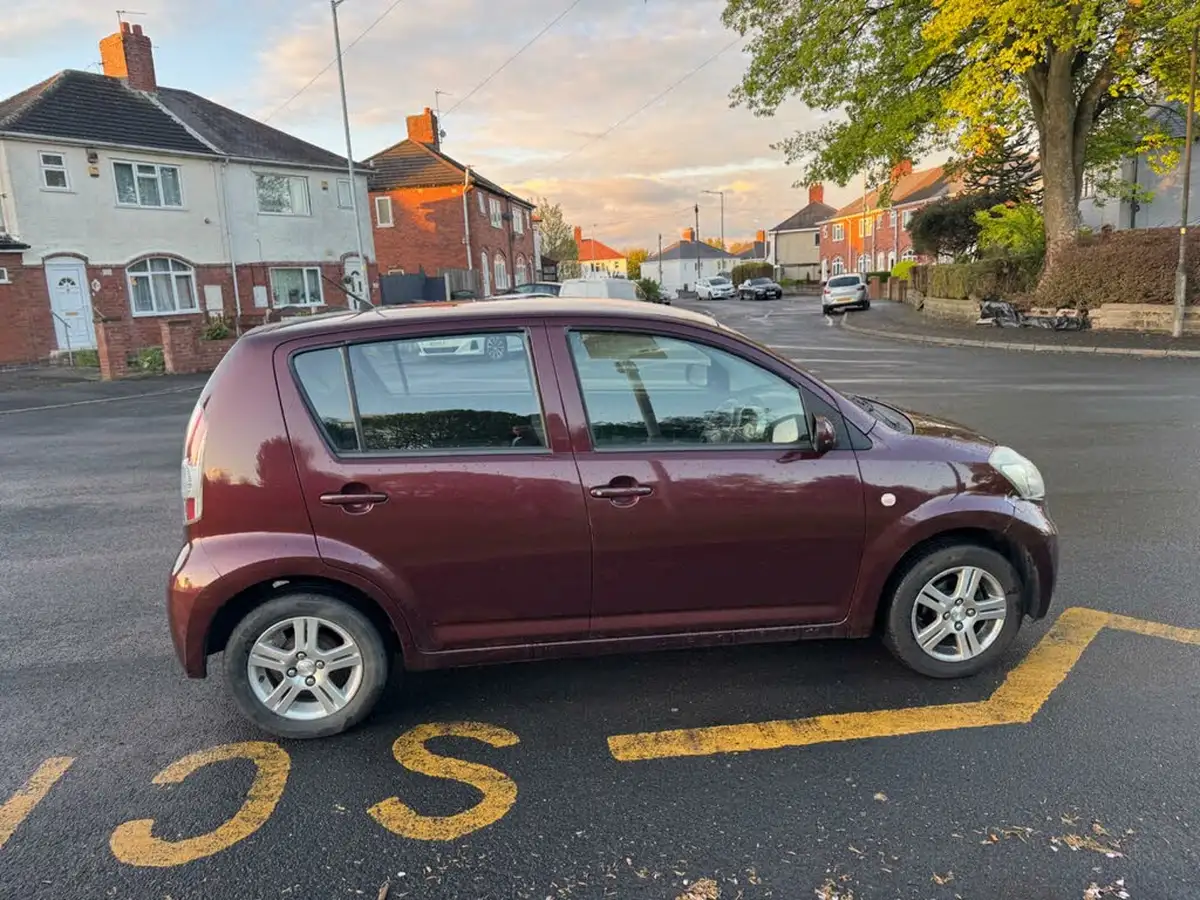 2009-daihatsu-sirion-10-se-big-12