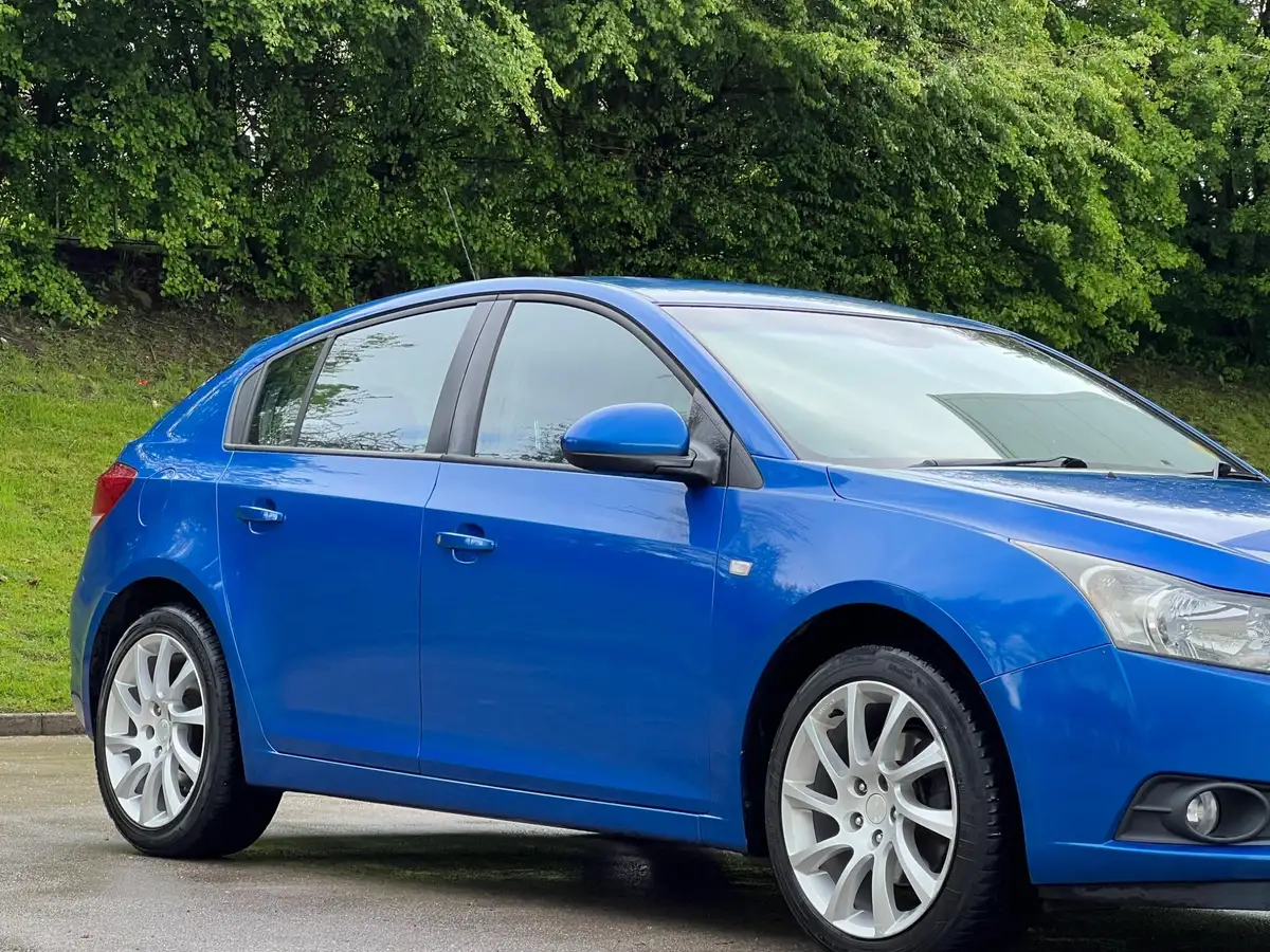 2012-chevrolet-cruze-20td-lt-20vcdi-hatchback-5d-big-3