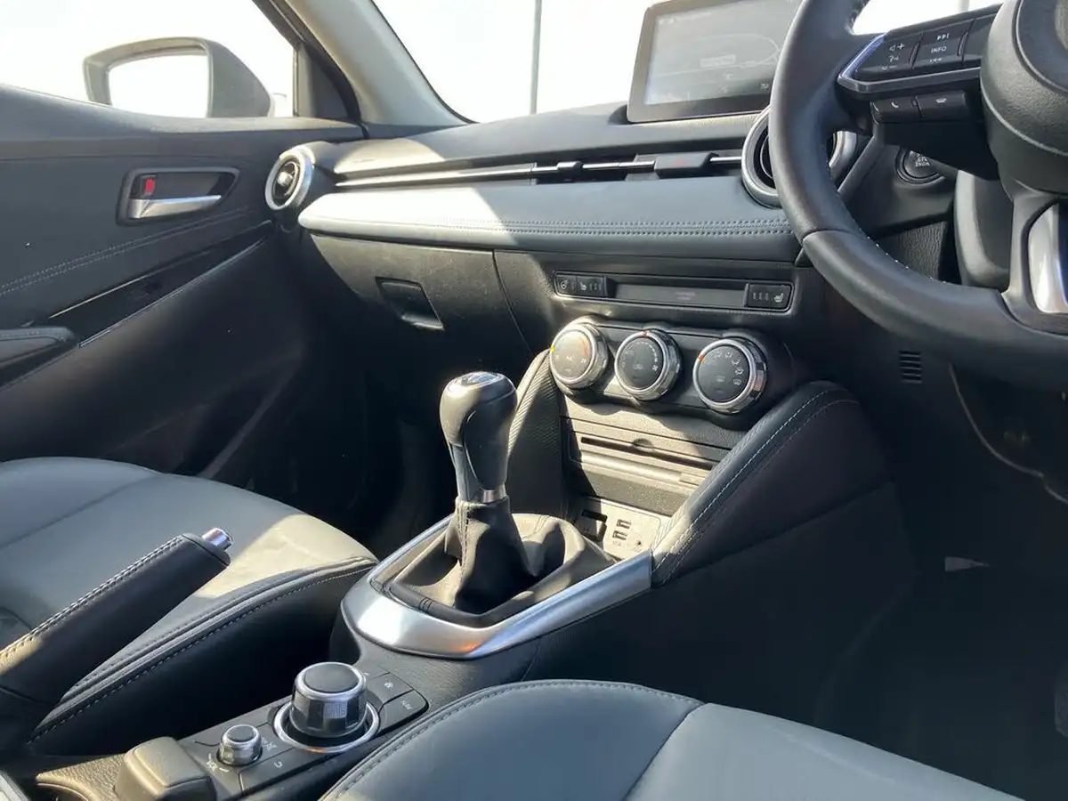 2021-mazda-mazda2-15-skyactiv-g-gt-sport-nav-light-stone-big-16
