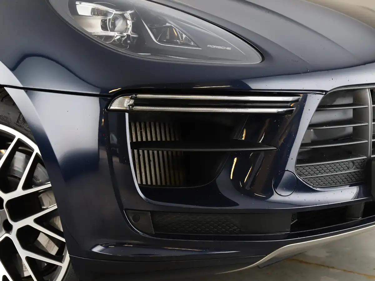 2021-porsche-macan-29-turbo-big-28