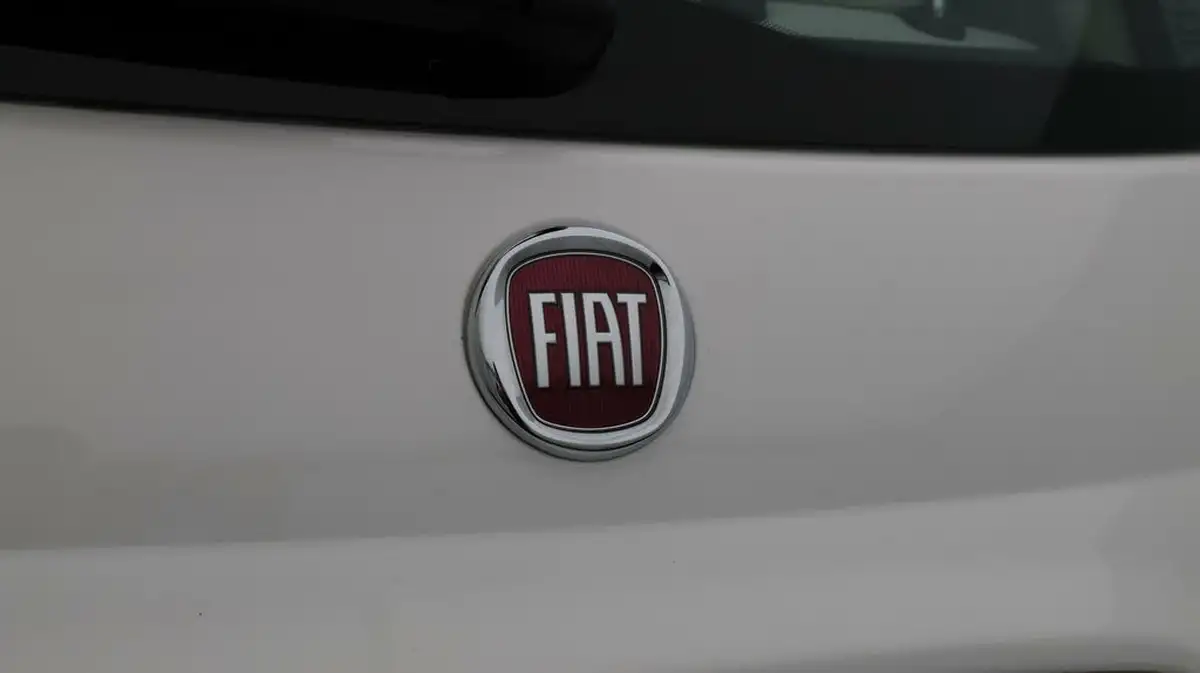 2020-fiat-500-10-lounge-big-21