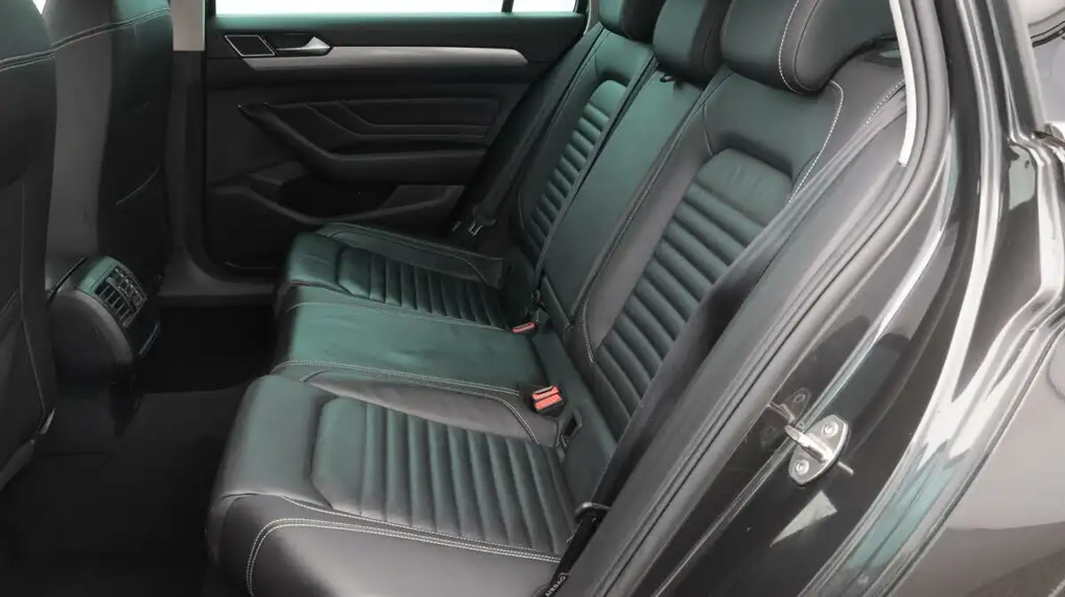 2022-volkswagen-passat-15-tsi-sel-estate-5d-dsg-big-16
