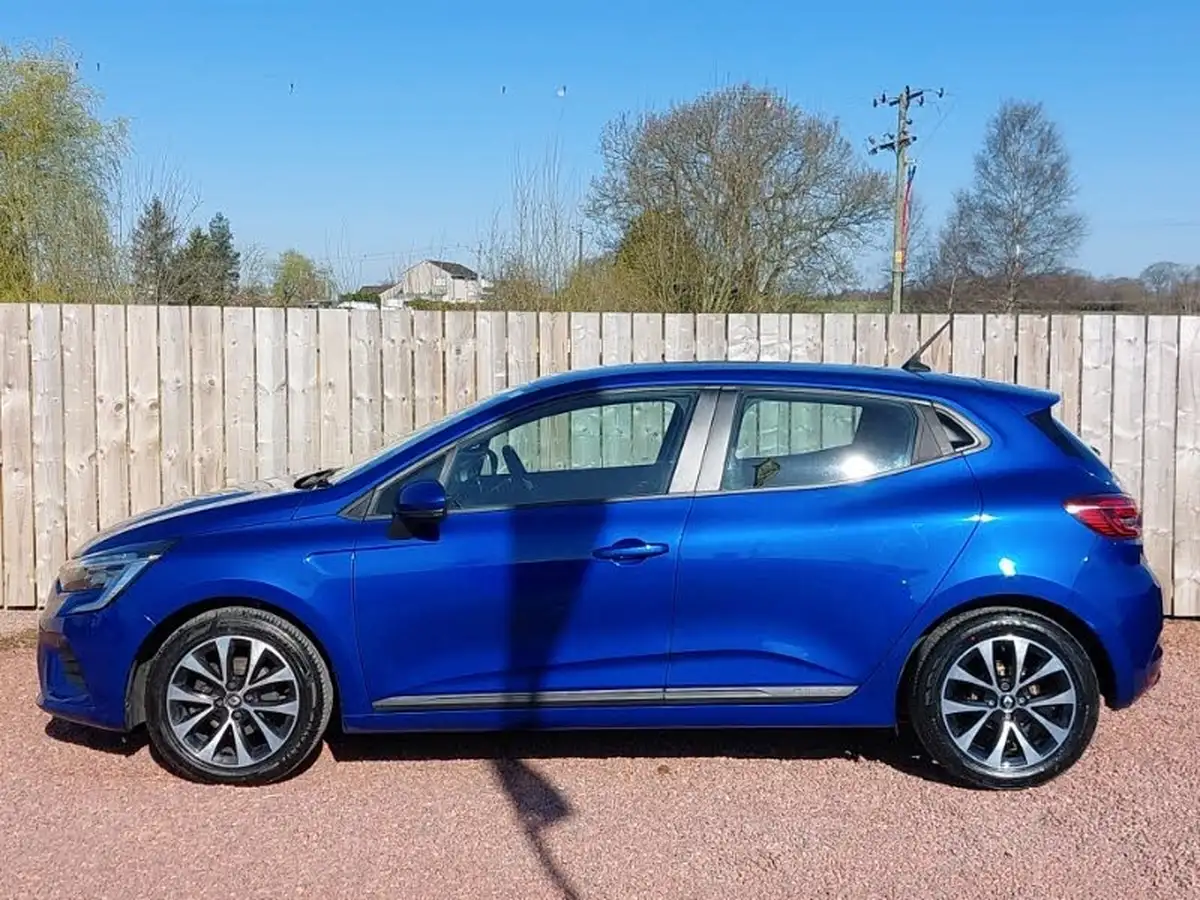 2021-renault-clio-10-tce-iconic-90ps-big-3