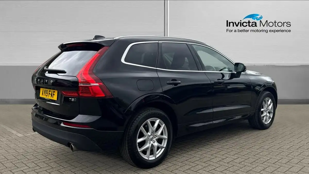 2019-volvo-xc60-20-t5-momentum-awd-big-2