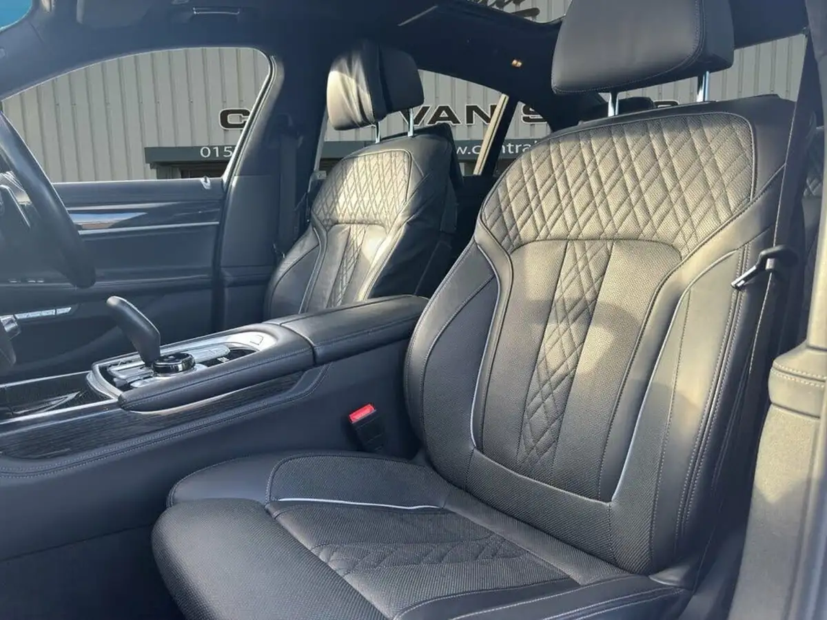 2018-bmw-7-series-66-m760li-big-26
