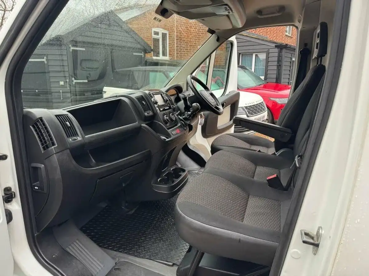 2017-citroen-relay-20bluehdi-30-l1h1-enterprise-big-8