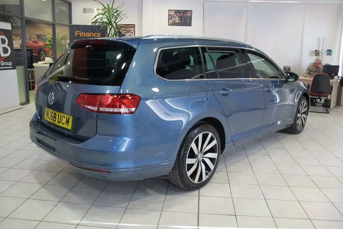 2018-volkswagen-passat-15-tsi-se-business-estate-5d-dsg-big-5