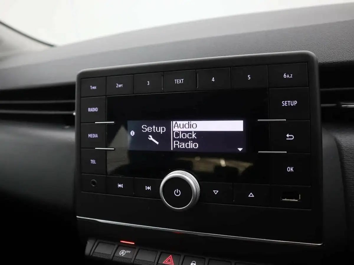 2020-renault-clio-10-sce-play-75bhp-big-15