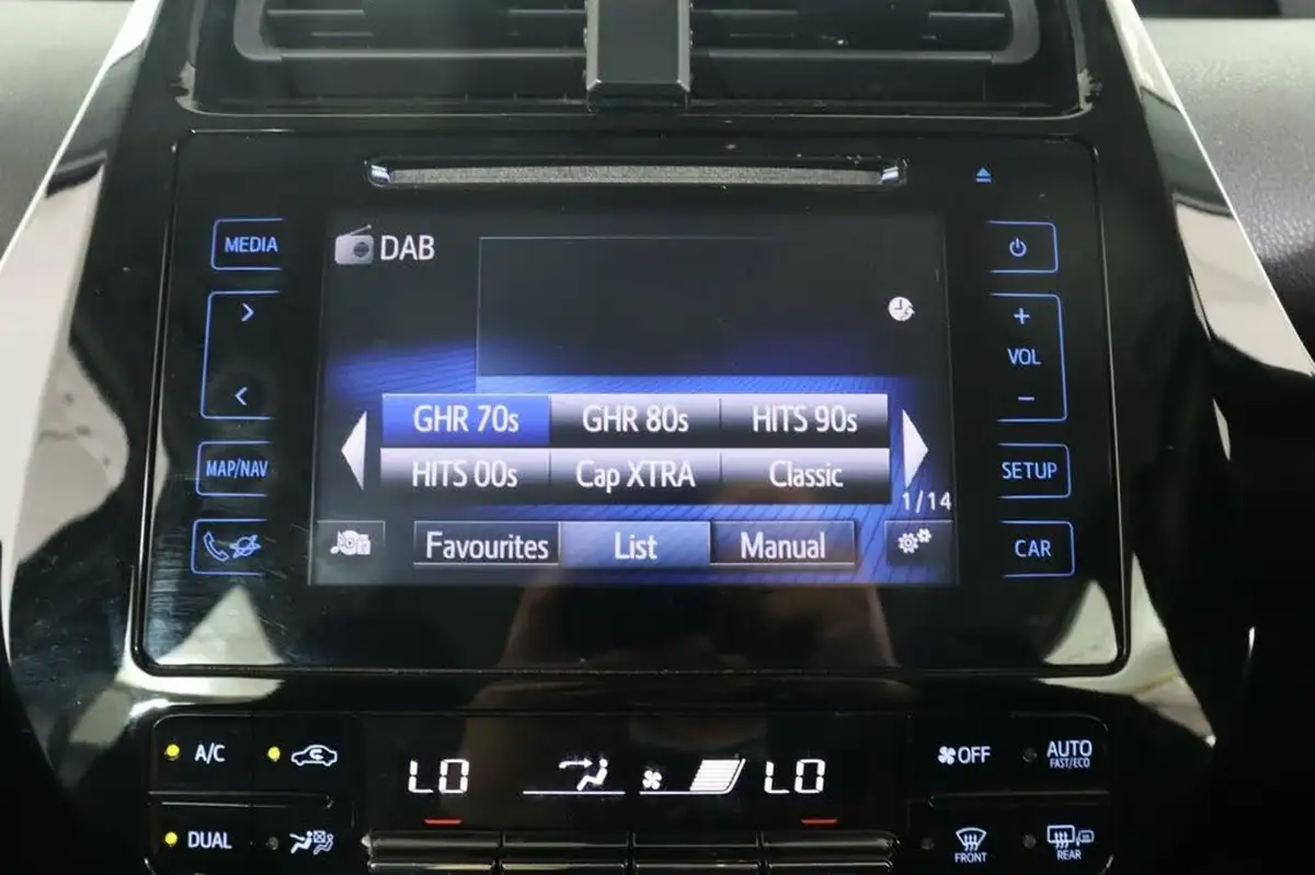 2018-toyota-prius-18-vvt-i-business-edition-plus-ss-big-51