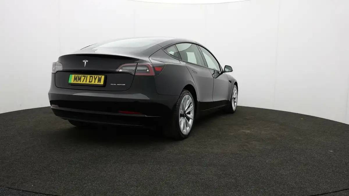 2022-tesla-model-3-e-long-range-big-76