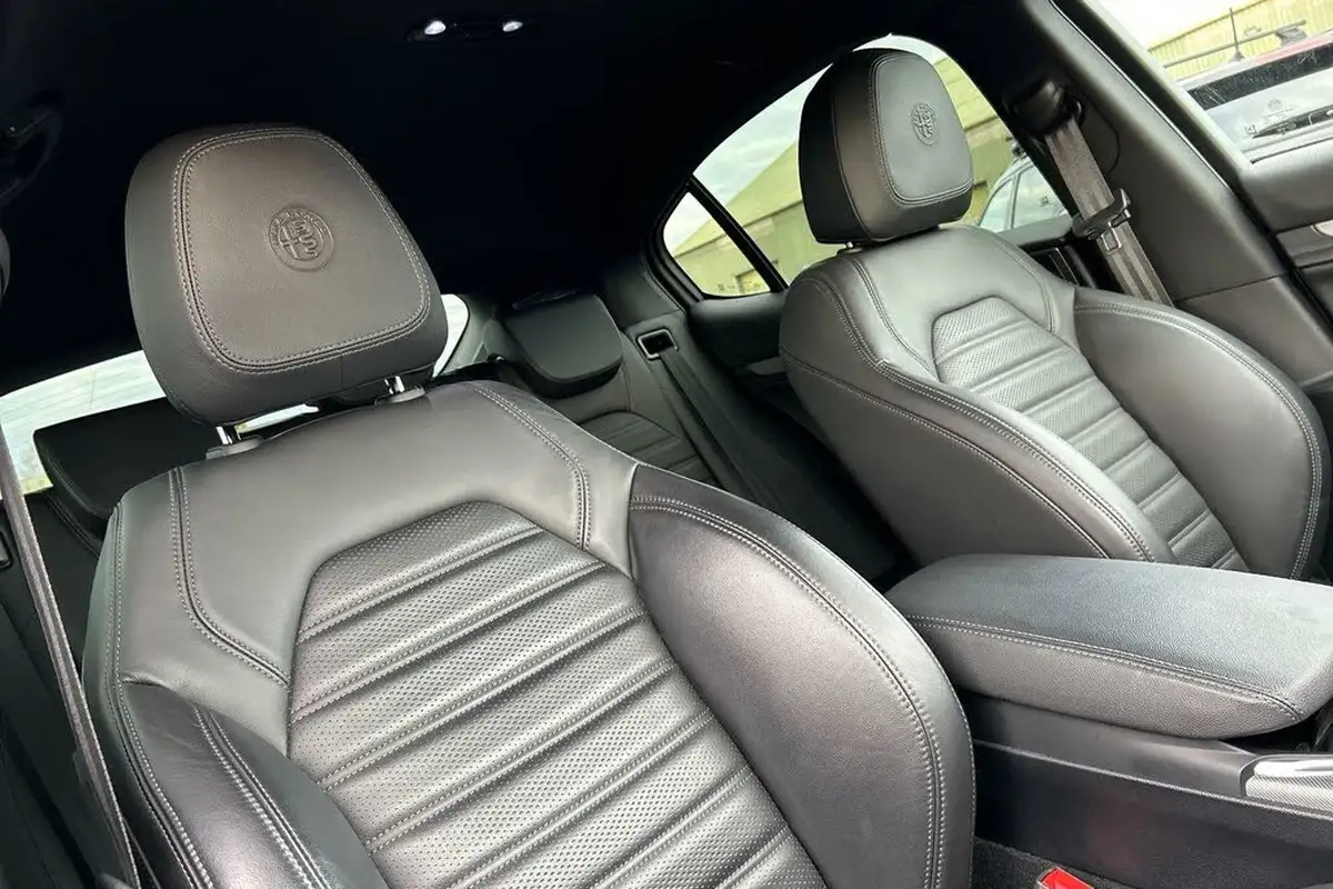 2022-alfa-romeo-stelvio-20-veloce-big-23