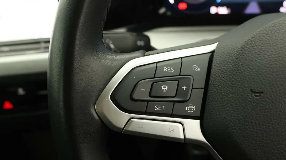 2022-volkswagen-golf-15-tsi-life-130ps-hatchback-big-20