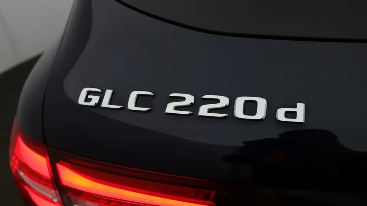 2018-mercedes-benz-glc-class-21d-glc220d-urban-edition-big-19