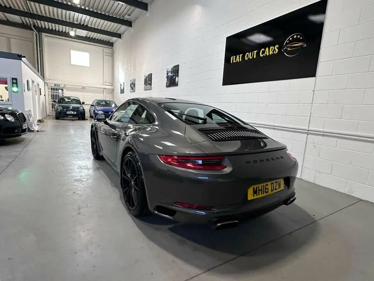 2016-porsche-911-30-carrera-coupe-pdk-big-25