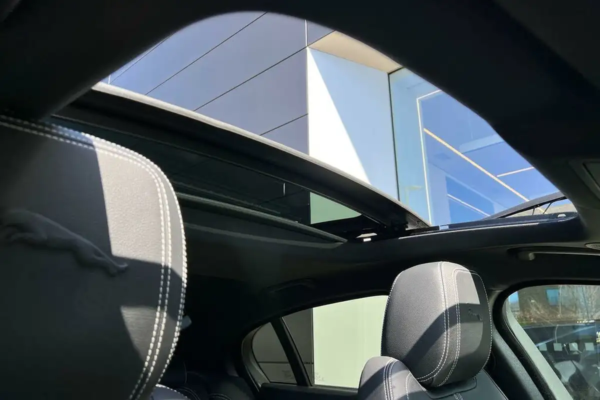 2021-jaguar-xe-20-p250-r-dynamic-black-big-34