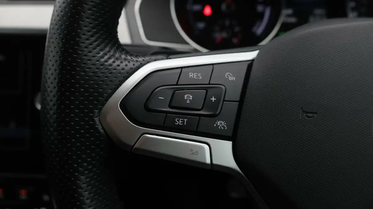 2021-volkswagen-passat-14-tsi-gte-estate-5d-big-23