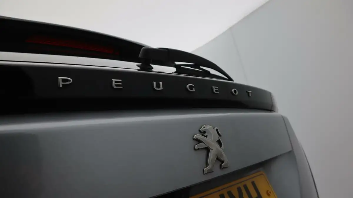 2021-peugeot-2008-suv-15-bluehdi-gt-big-23