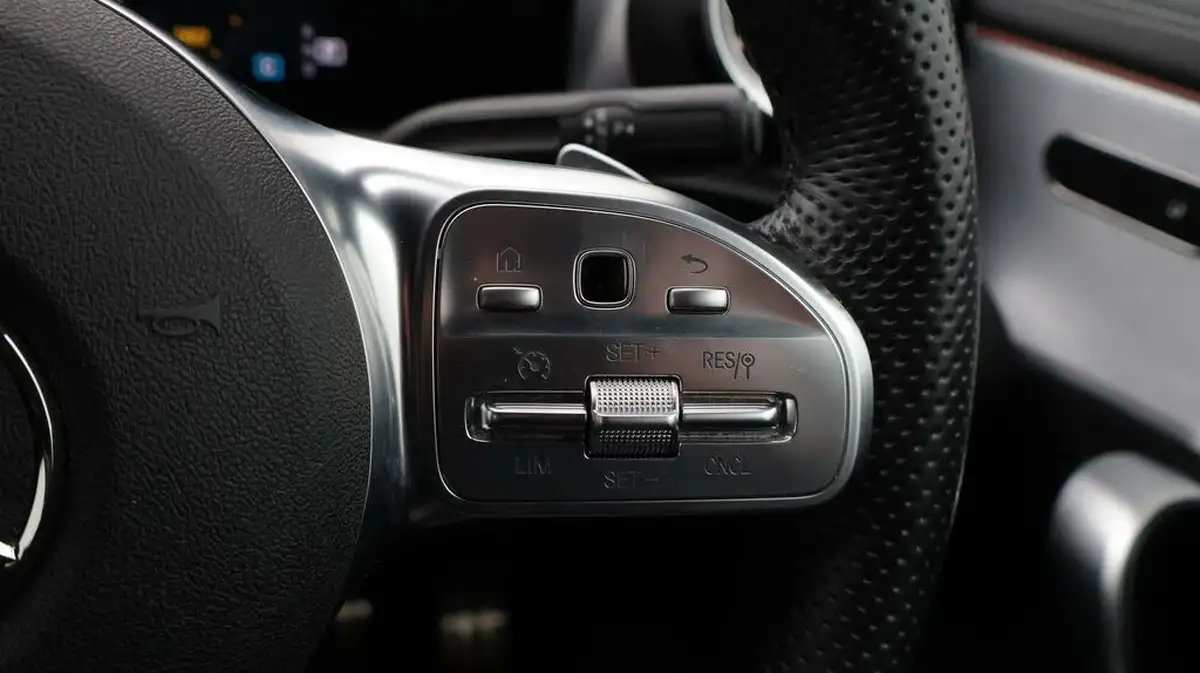 2022-mercedes-benz-a-class-13-a200-amg-line-executive-edition-hatchback-5d-7g-dct-big-24