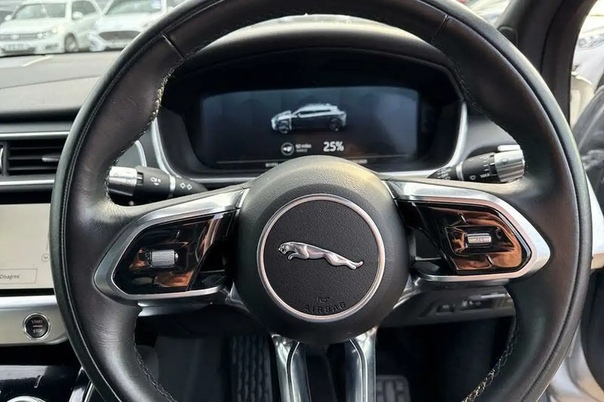 2021-jaguar-i-pace-ev400-se-big-11