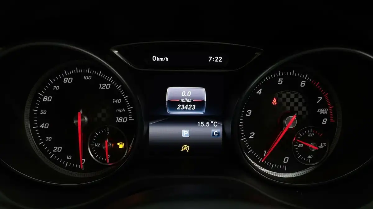 2018-mercedes-benz-a-class-16-a180-amg-line-premiumss-big-10