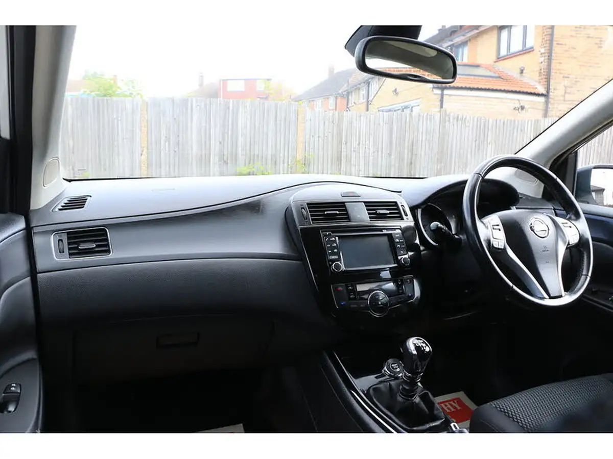 2015-nissan-pulsar-12-n-tec-big-34