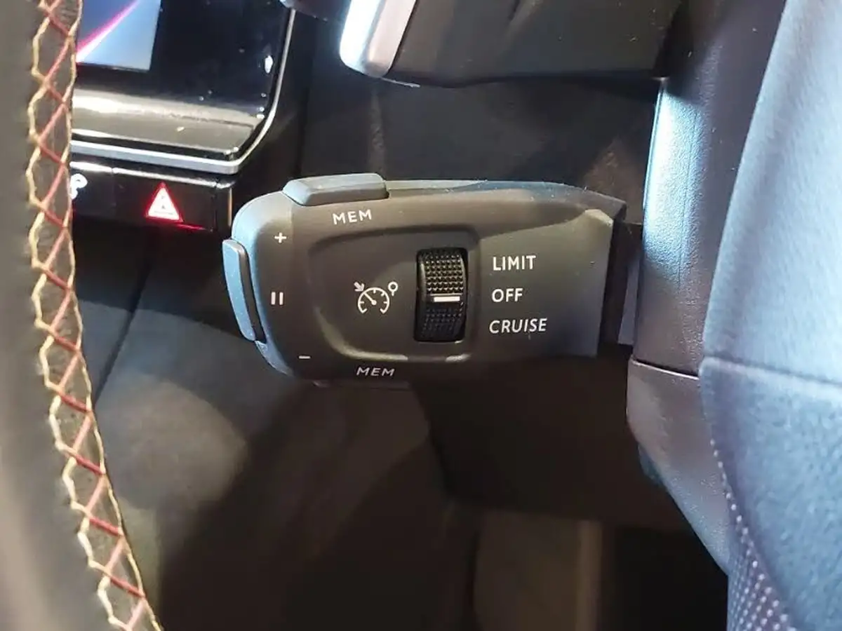 2019-ds-ds-7-crossback-20bluehdi-performance-line-big-18