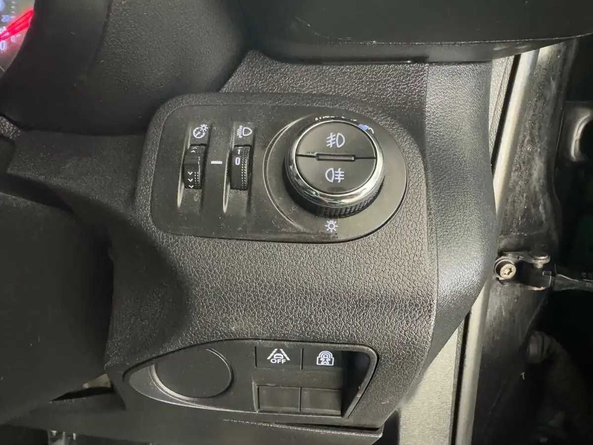 2022-vauxhall-combo-life-15-se-100ps-big-17