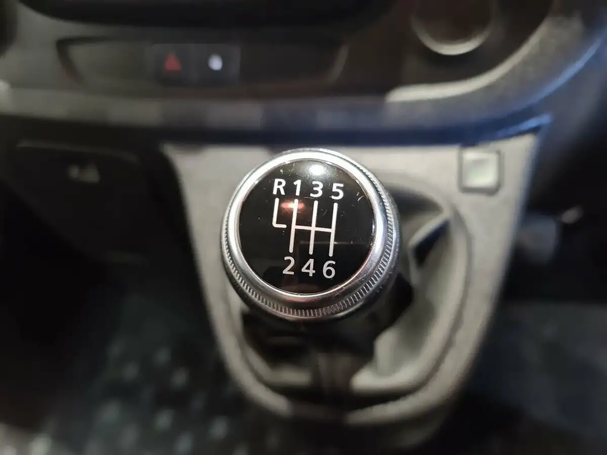 2021-renault-trafic-20dci-sl28-energy-120-business-big-23