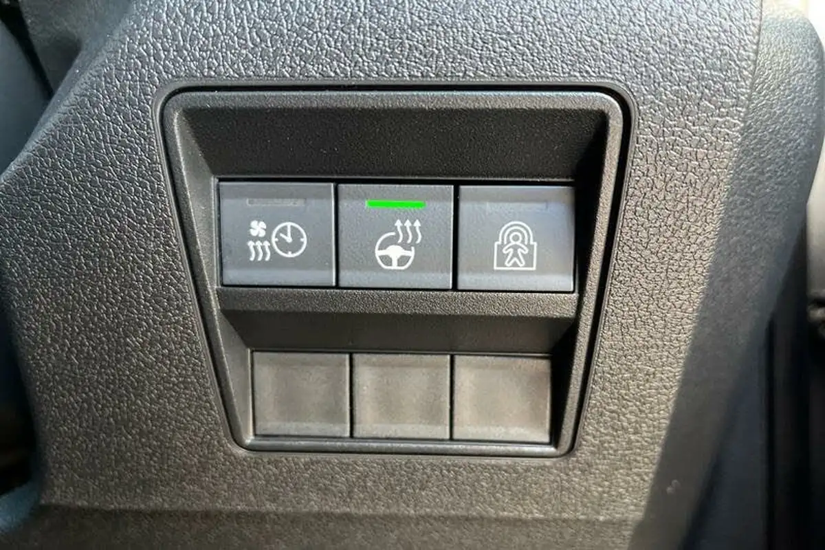 2024-vauxhall-combo-life-e-ultimate-big-35