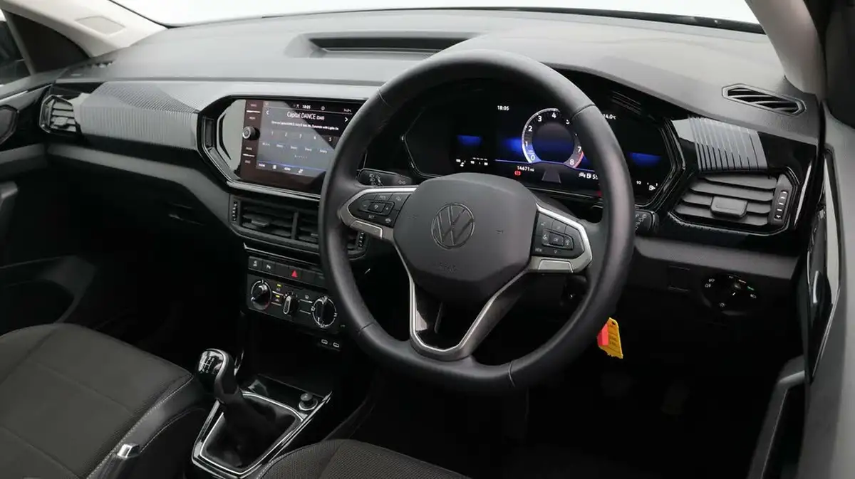 2023-volkswagen-t-cross-10-tsi-black-edition-110ps-big-9