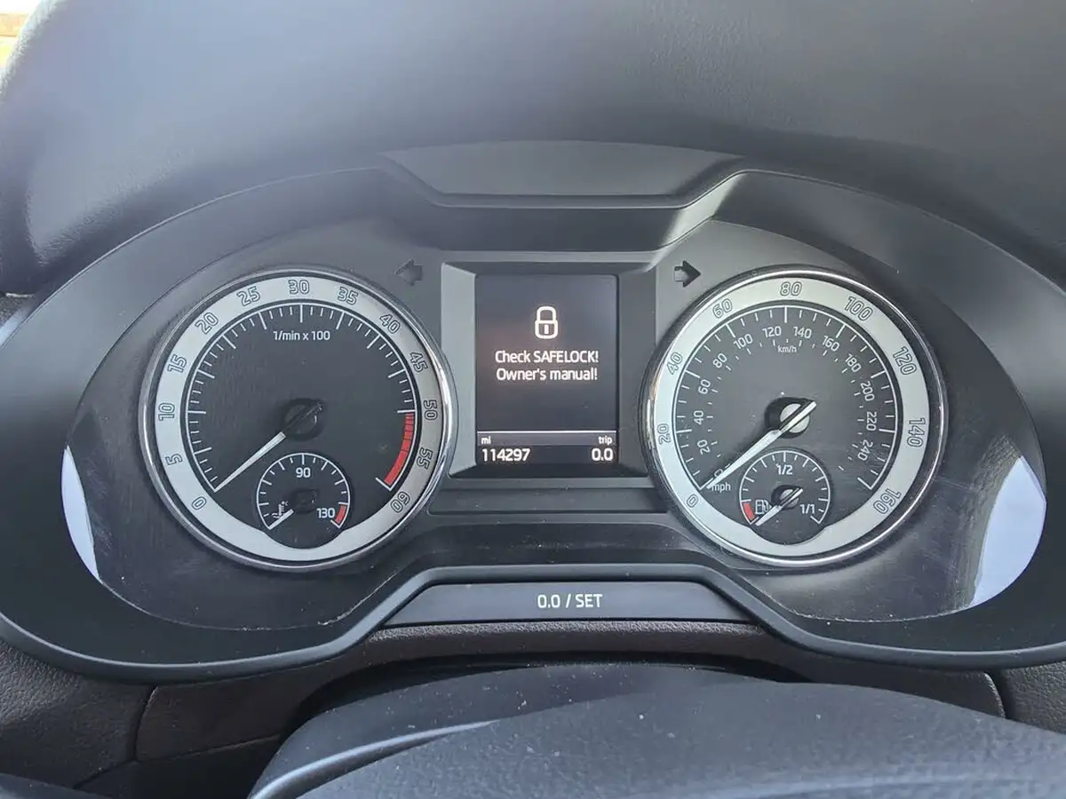 2018-skoda-octavia-20tdi-laurin-klement-estate-dsg-big-43
