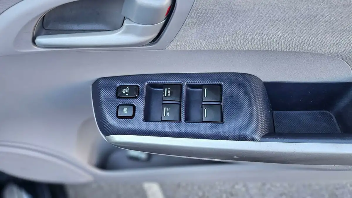 2009-honda-insight-13-es-big-25