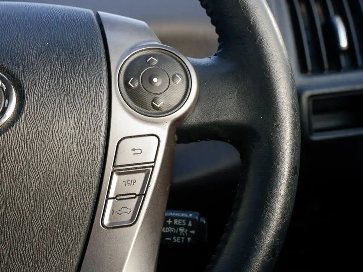 2019-toyota-prius-18-vvt-i-excel-big-17