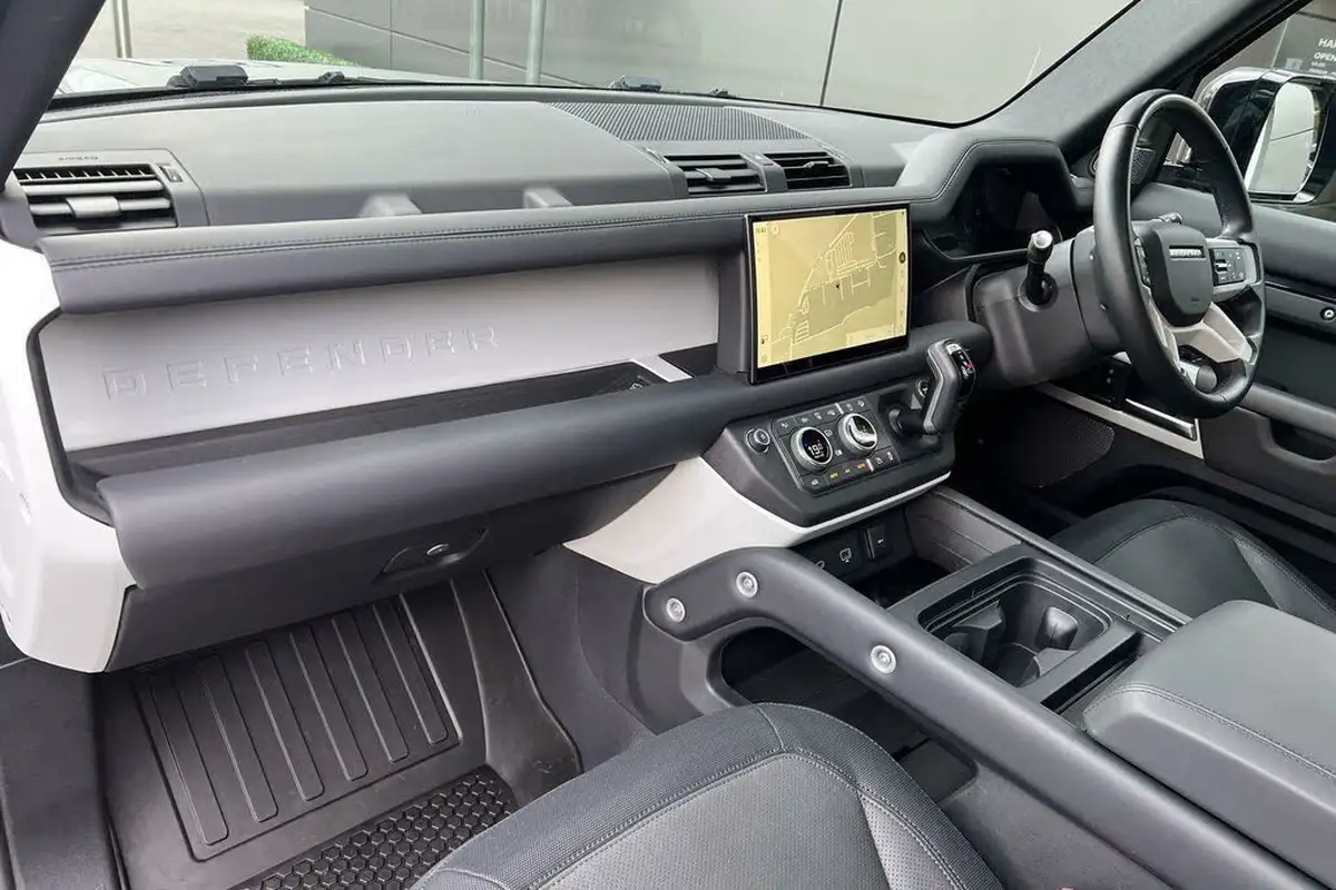 2023-land-rover-110-defender-30-d300-x-dynamic-hse-big-36