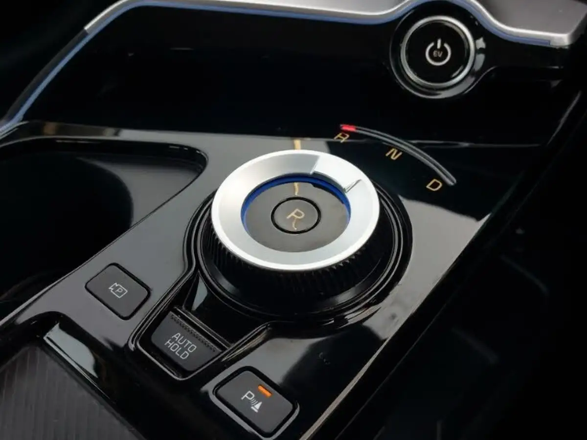 2022-kia-ev6-e-air-big-13