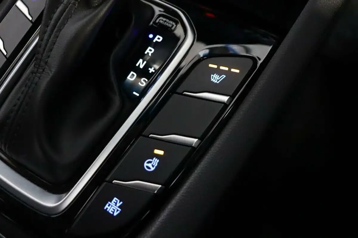 2018-hyundai-ioniq-16-gdi-premium-plug-in-hybrid-big-8