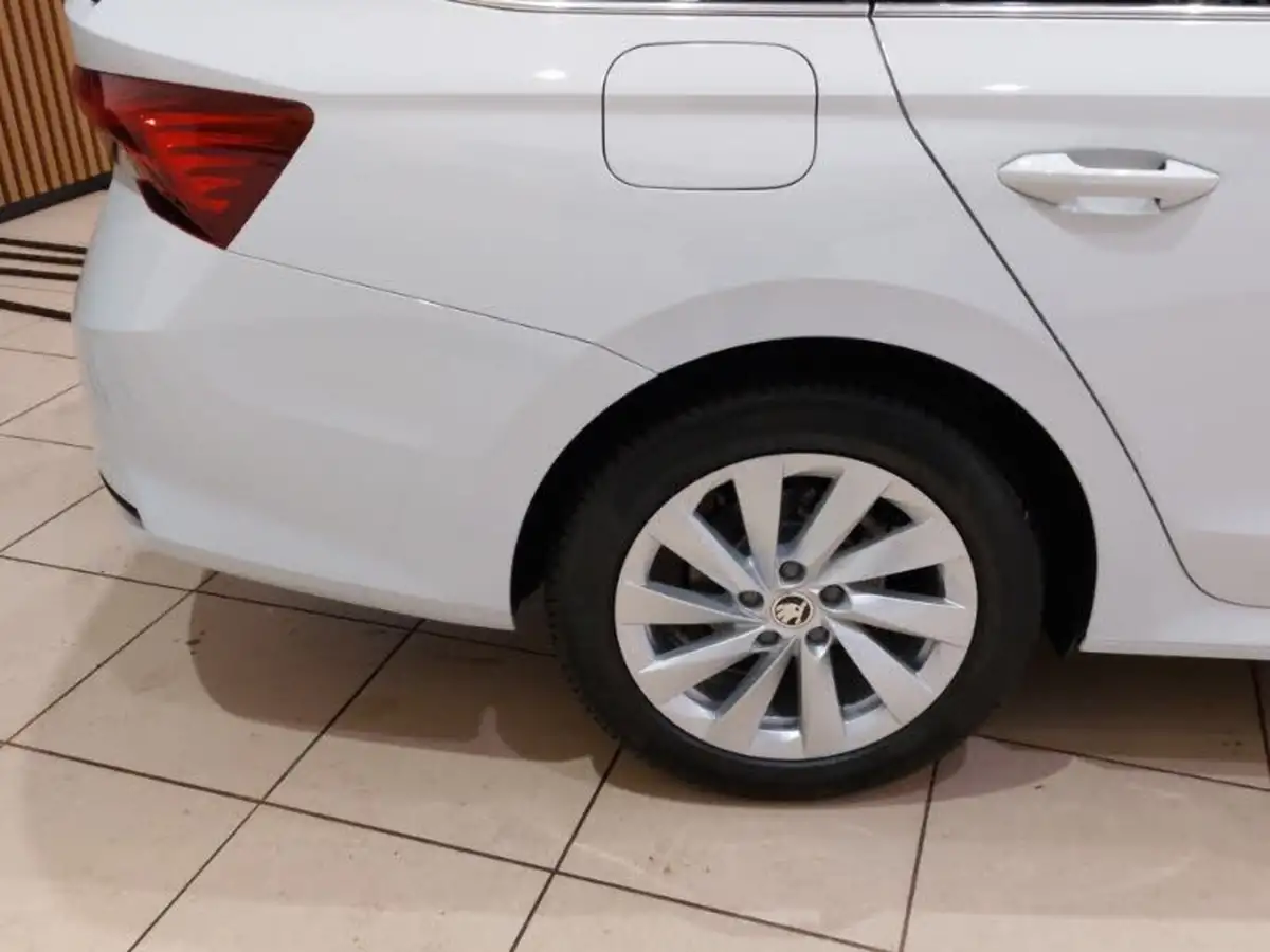 2024-skoda-octavia-15-tsi-e-tec-first-edition-estate-big-11