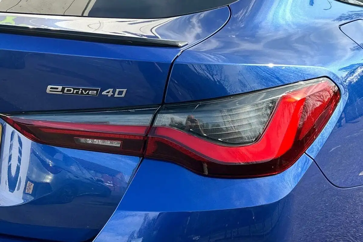 2023-bmw-i4-e-edrive40-m-sport-big-52