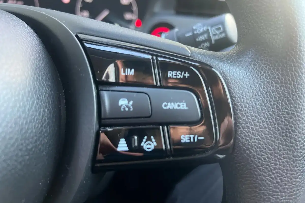2023-honda-hr-v-15-i-mmd-elegance-big-17