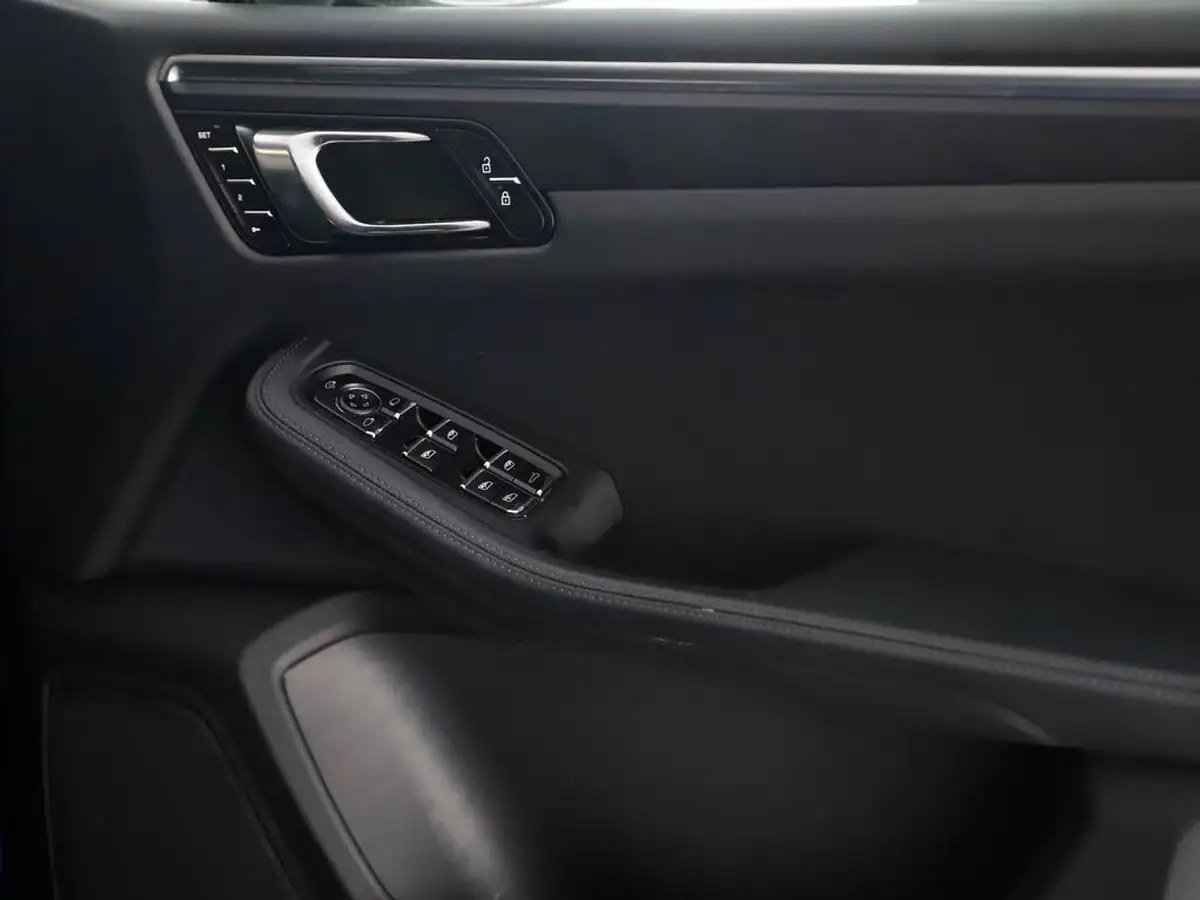 2023-porsche-macan-20-big-34