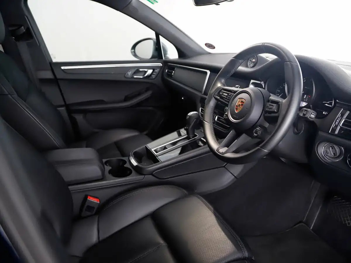 2023-porsche-macan-20-big-10