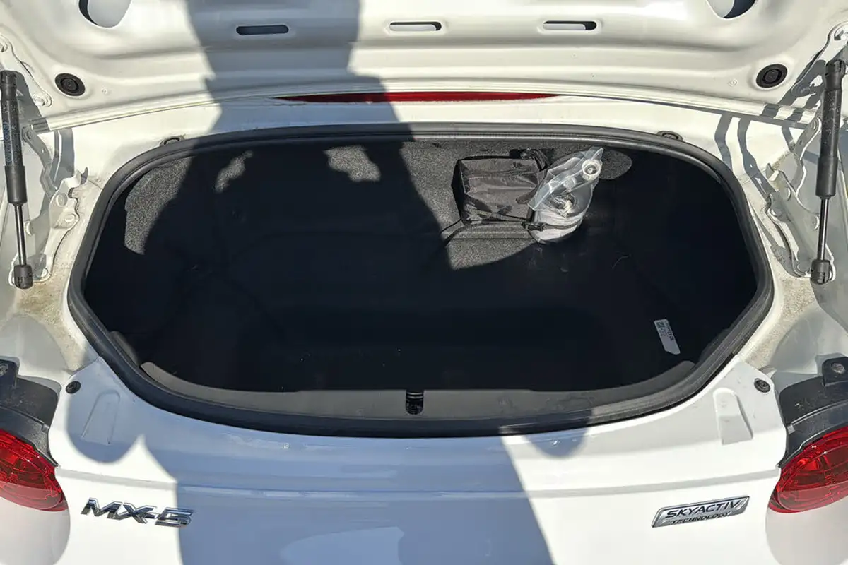 2019-mazda-mx-5-15-se-big-17