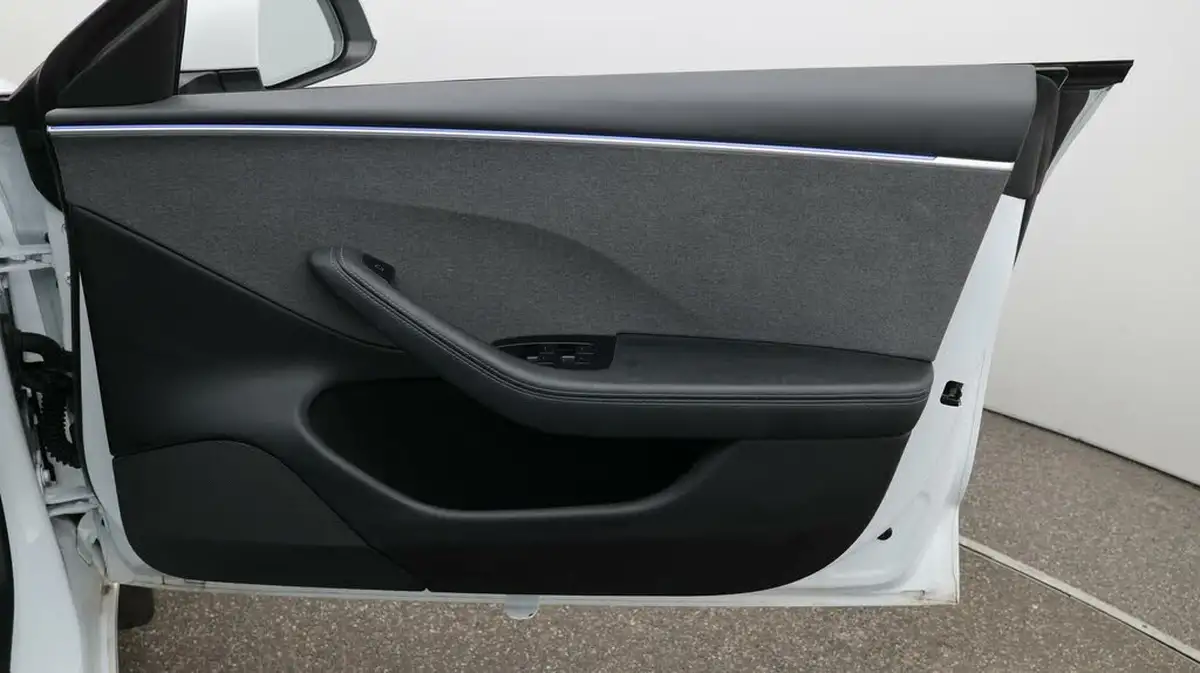 2024-tesla-model-3-e-rwd-big-15
