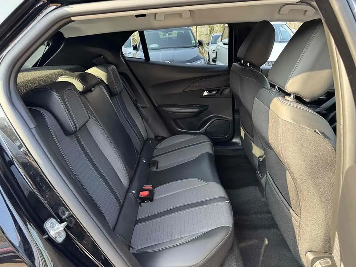 2022-peugeot-2008-suv-12-puretech-allure-premium-100bhp-big-13