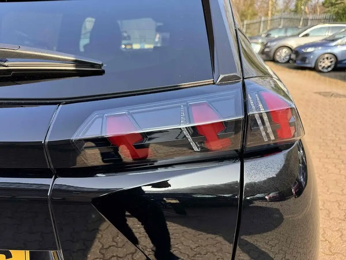 2022-peugeot-2008-suv-12-puretech-allure-premium-100bhp-big-10