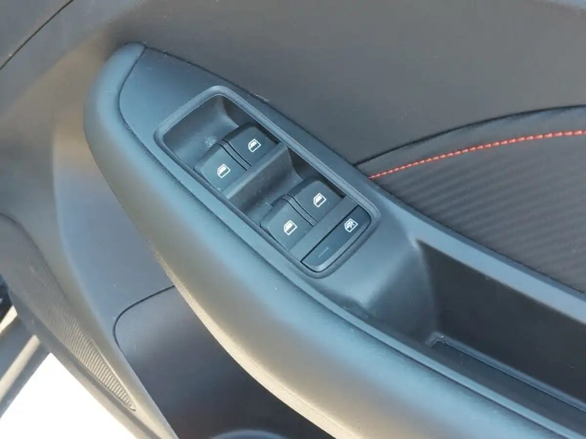 2022-mg-zs-suv-e-trophy-ev-156ps-long-range-big-12