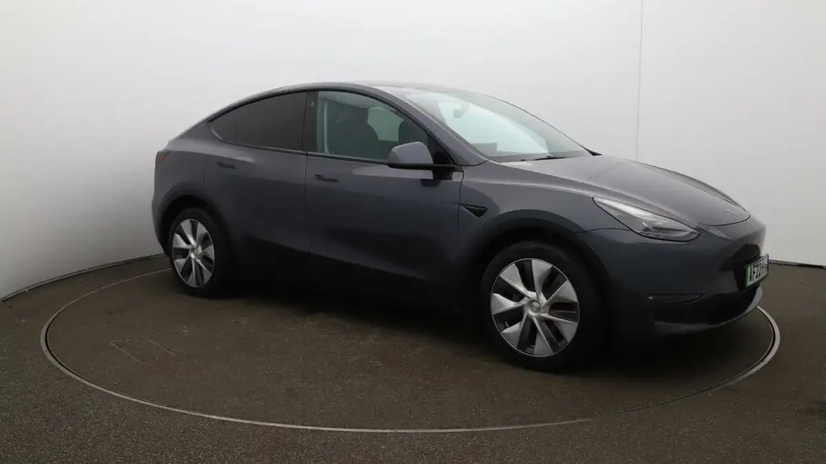 2022-tesla-model-y-e-long-range-big-37