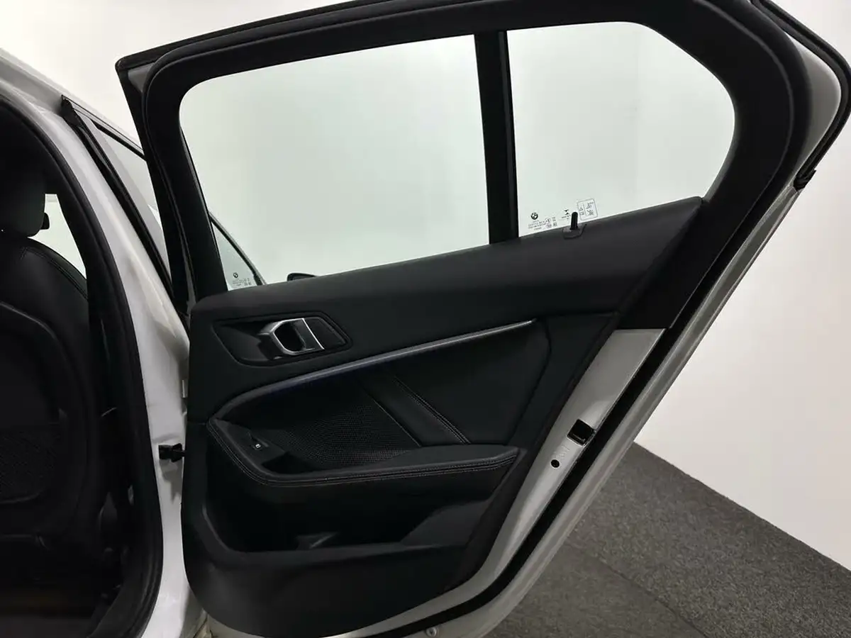 2020-bmw-1-series-20td-118d-m-sport-big-42